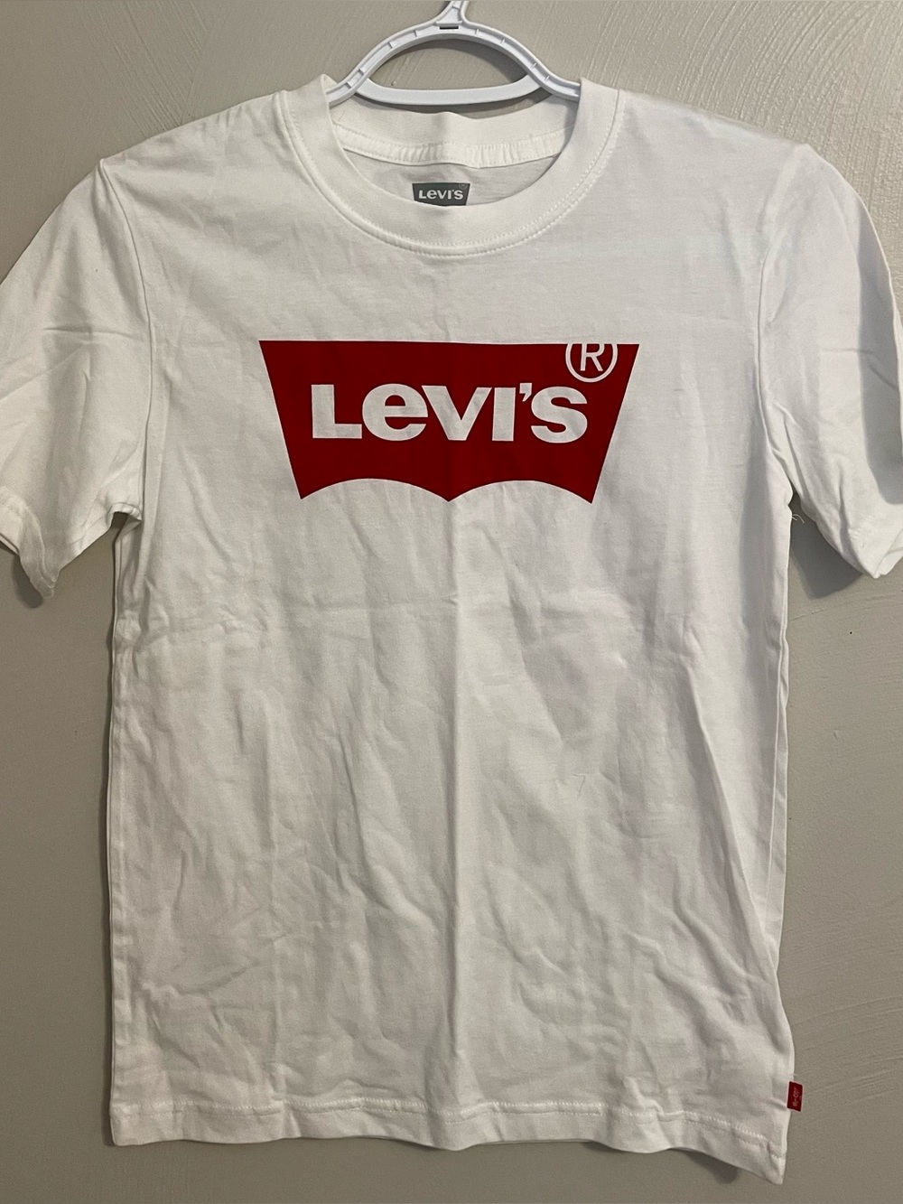Levi’s Boys Medium (10-12 YO) Levi’s Logo Red and White Tee Shirt NWOT
